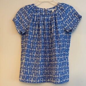 Banana Republic Blue and White Geometric Pattern Silk Blouse, size small‎